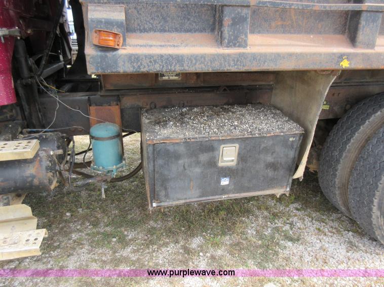 image for item J8704 1990 Freightliner FLC1124T dump truck