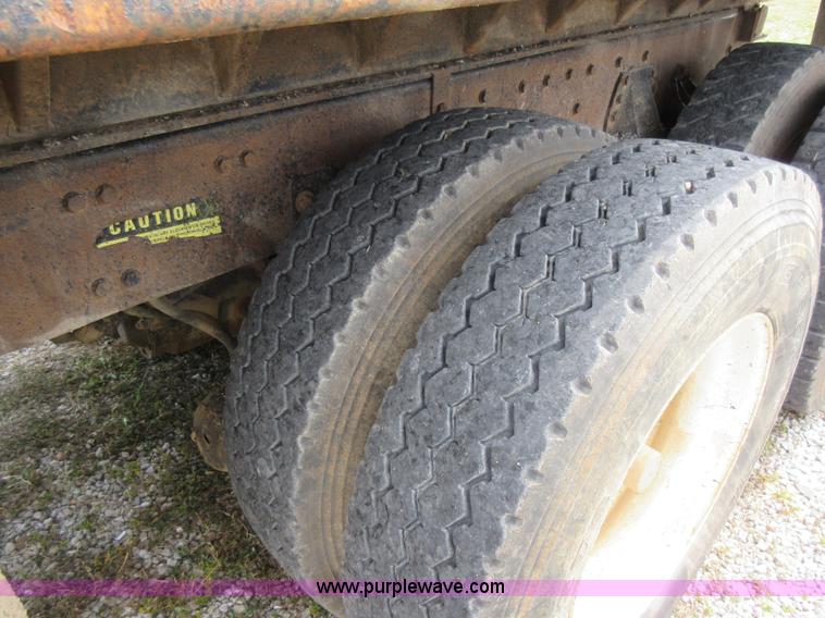 image for item J8704 1990 Freightliner FLC1124T dump truck