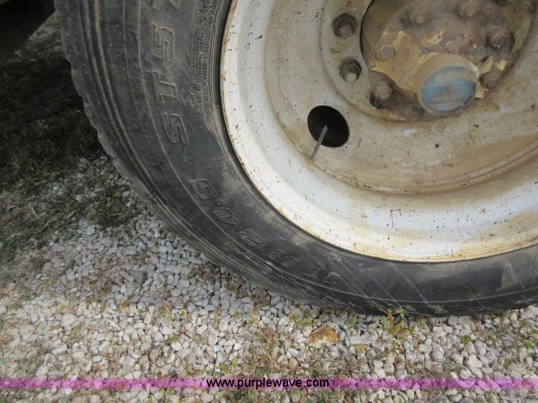 image for item J8704 1990 Freightliner FLC1124T dump truck