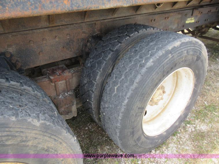 image for item J8704 1990 Freightliner FLC1124T dump truck