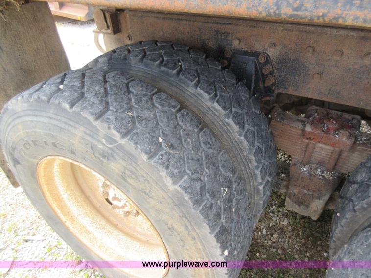 image for item J8704 1990 Freightliner FLC1124T dump truck