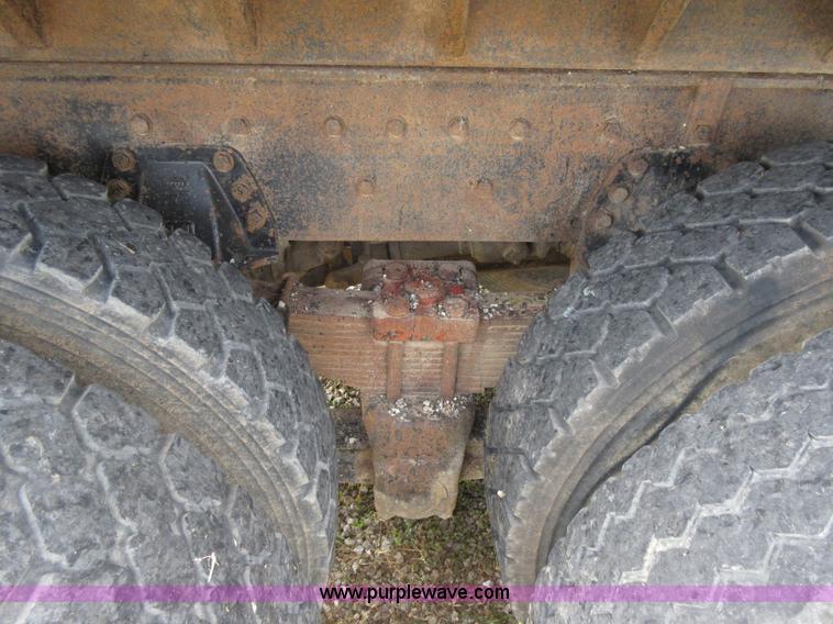 image for item J8704 1990 Freightliner FLC1124T dump truck