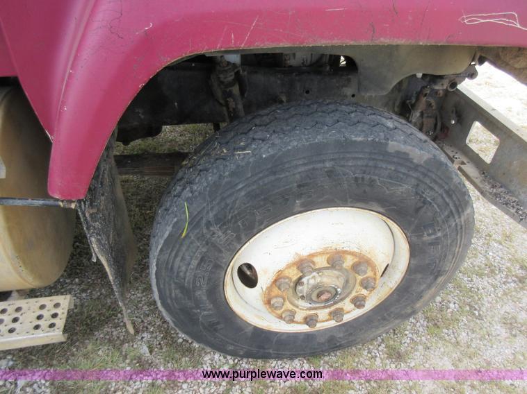 image for item J8704 1990 Freightliner FLC1124T dump truck