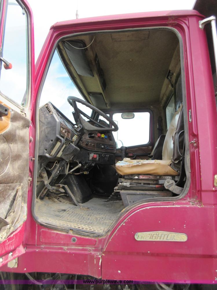 image for item J8704 1990 Freightliner FLC1124T dump truck