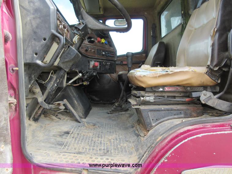 image for item J8704 1990 Freightliner FLC1124T dump truck