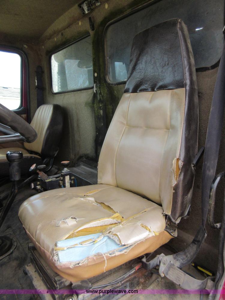 image for item J8704 1990 Freightliner FLC1124T dump truck