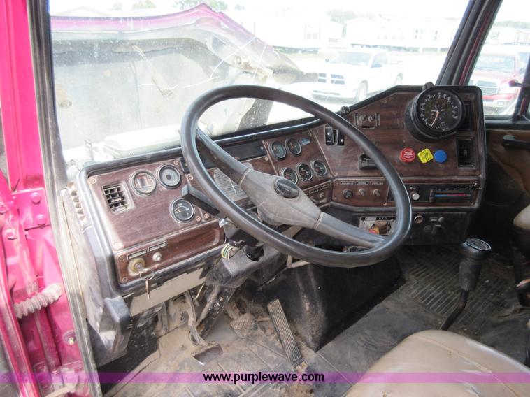 image for item J8704 1990 Freightliner FLC1124T dump truck