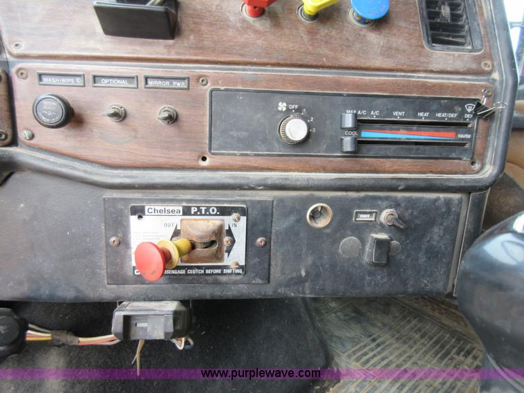 image for item J8704 1990 Freightliner FLC1124T dump truck