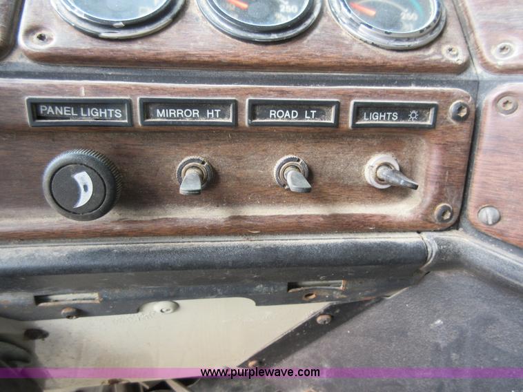 image for item J8704 1990 Freightliner FLC1124T dump truck