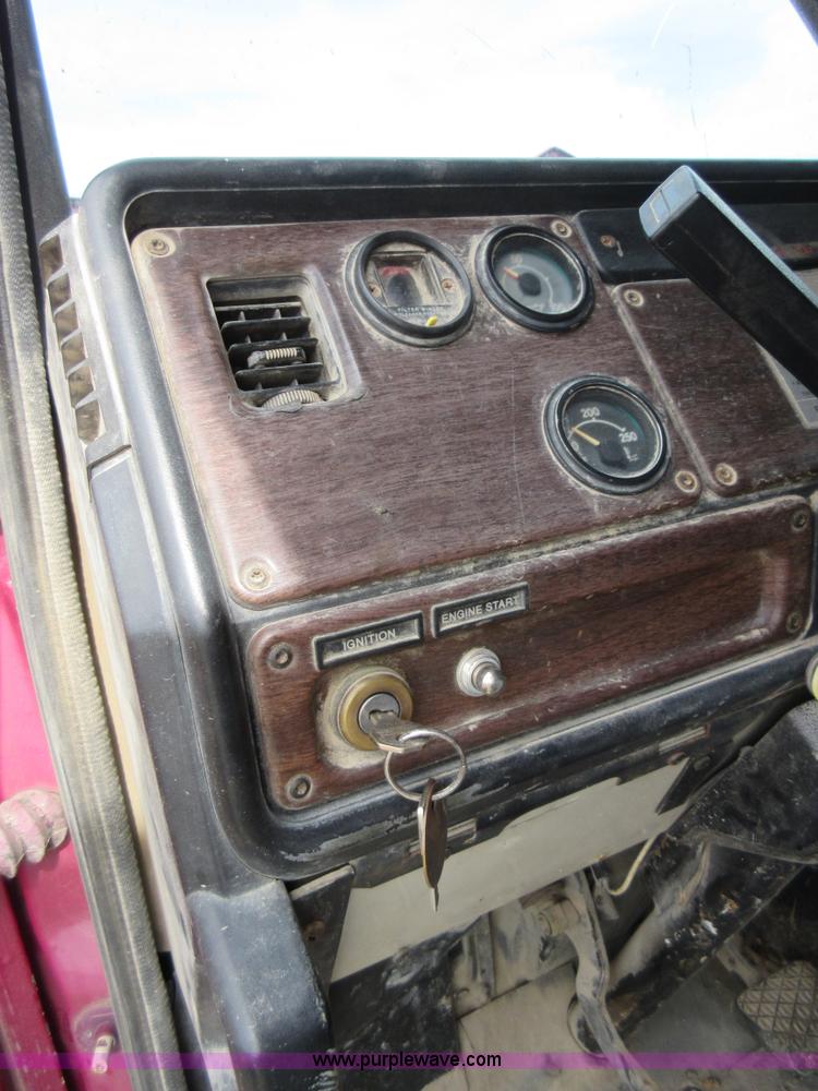 image for item J8704 1990 Freightliner FLC1124T dump truck