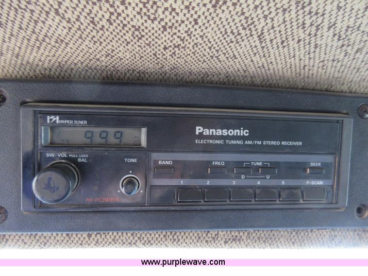 image for item J8704 1990 Freightliner FLC1124T dump truck