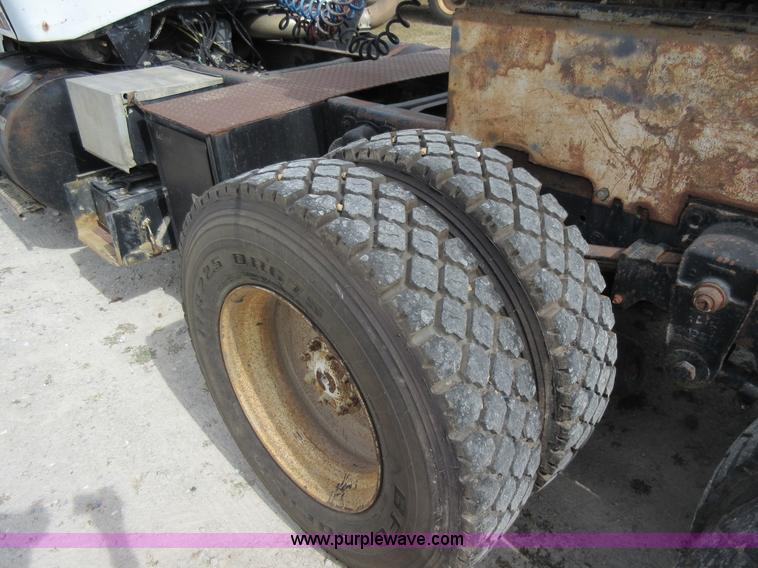 image for item J8706 1983 GMC Brigadier semi truck