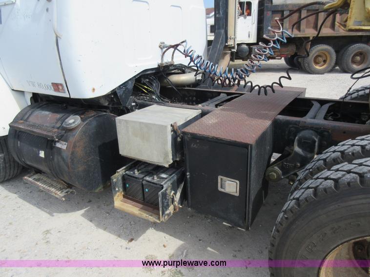 image for item J8706 1983 GMC Brigadier semi truck