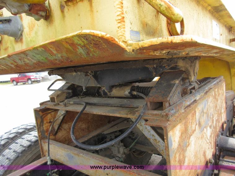 image for item J8706 1983 GMC Brigadier semi truck