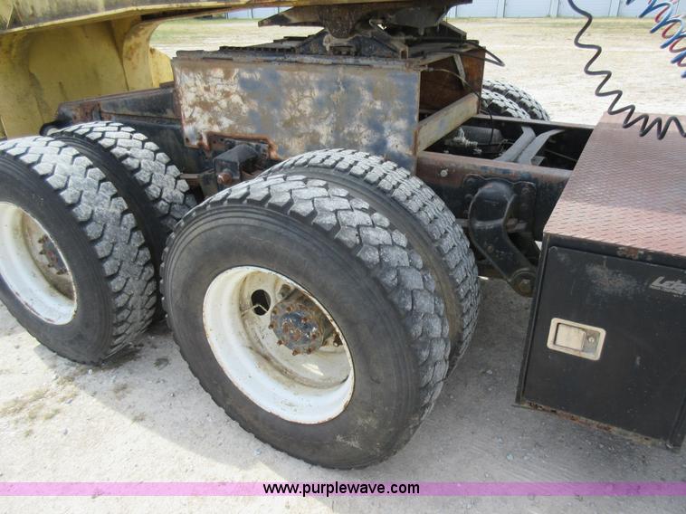 image for item J8706 1983 GMC Brigadier semi truck