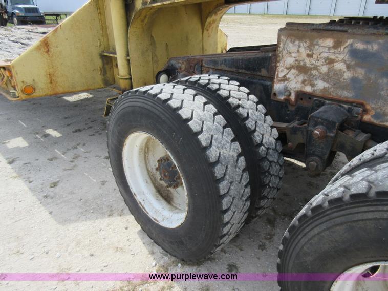 image for item J8706 1983 GMC Brigadier semi truck