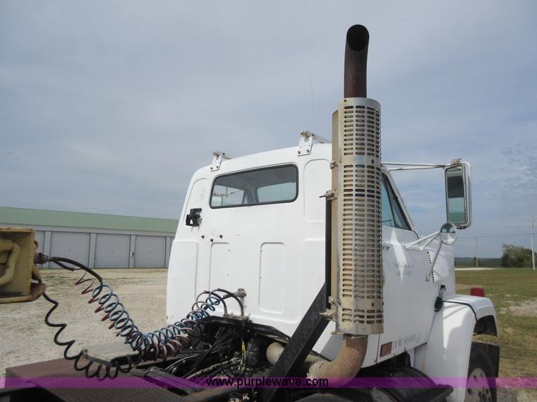 image for item J8706 1983 GMC Brigadier semi truck
