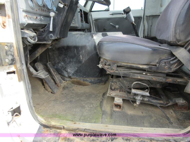 image for item J8706 1983 GMC Brigadier semi truck