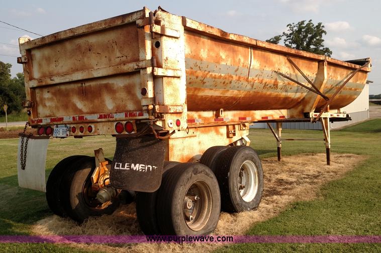 image for item K1135 1987 Clement end dump barrel trailer