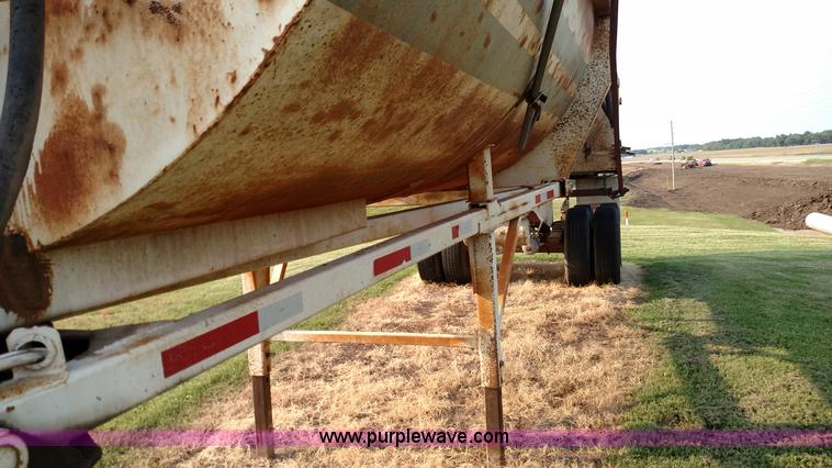 image for item K1135 1987 Clement end dump barrel trailer