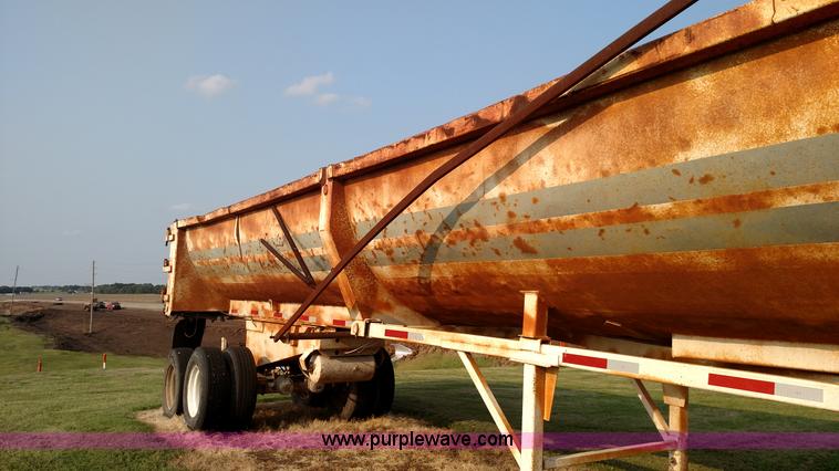 image for item K1135 1987 Clement end dump barrel trailer