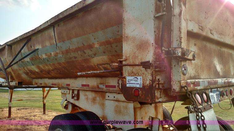 image for item K1135 1987 Clement end dump barrel trailer