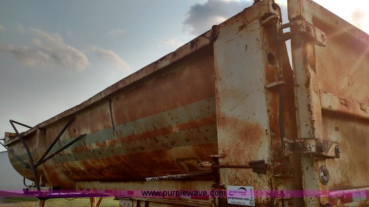 image for item K1135 1987 Clement end dump barrel trailer