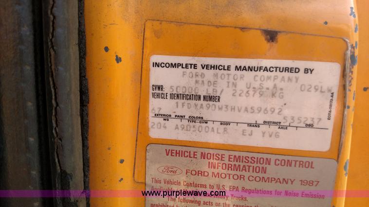 image for item K1172 1987 Ford LTL9000 semi truck