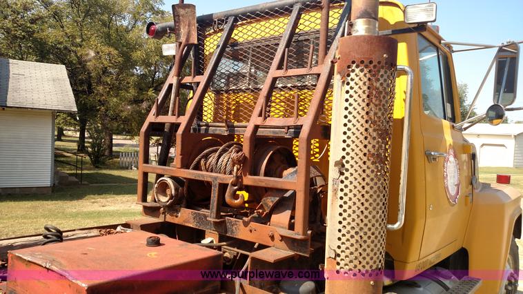 image for item K1172 1987 Ford LTL9000 semi truck