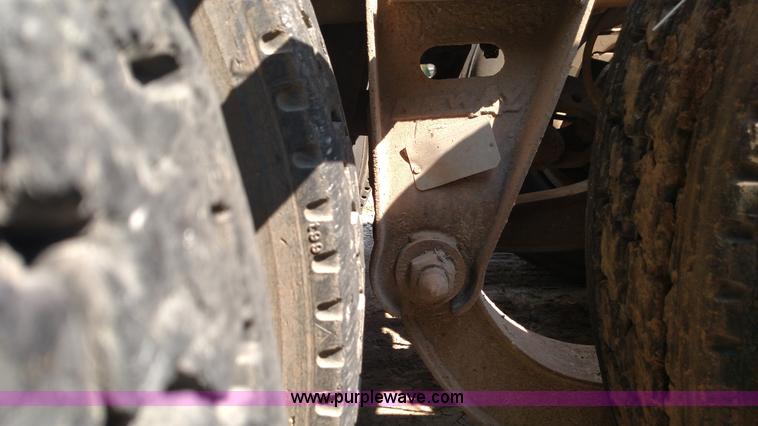 image for item K1172 1987 Ford LTL9000 semi truck