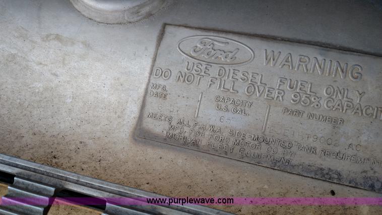 image for item K1172 1987 Ford LTL9000 semi truck
