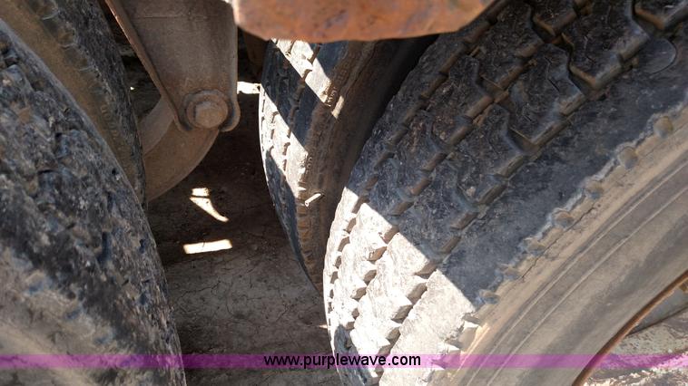 image for item K1172 1987 Ford LTL9000 semi truck