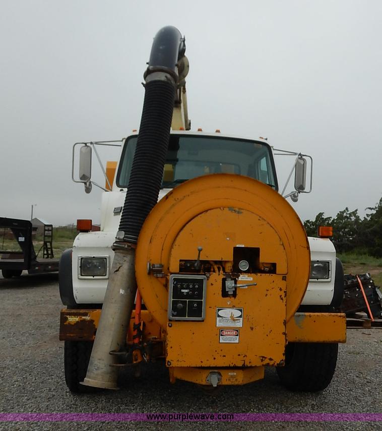 image for item K1649 1995 Ford LN8000 sewer rodder truck