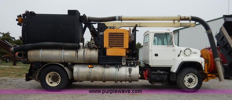 image for item K1649 1995 Ford LN8000 sewer rodder truck