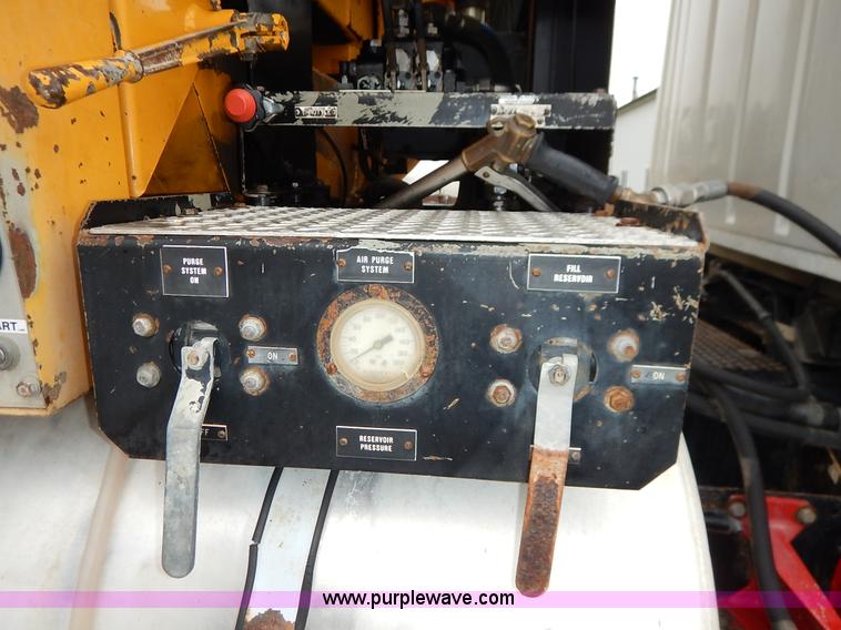 image for item K1649 1995 Ford LN8000 sewer rodder truck