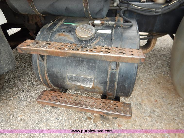 image for item K1649 1995 Ford LN8000 sewer rodder truck