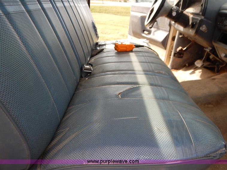 image for item K1718 1991 Ford F450 Super Duty Custom dump bed truck