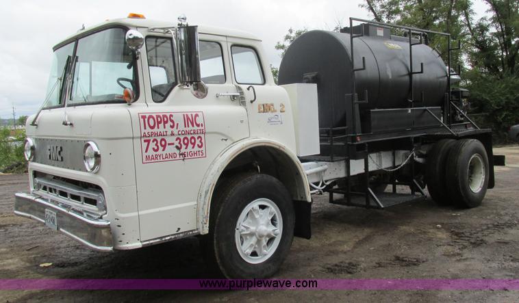 image for item K5170 1985 Ford C800 tank truck
