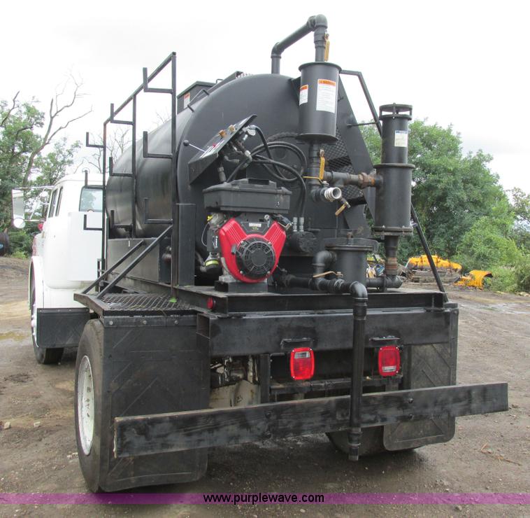 image for item K5170 1985 Ford C800 tank truck