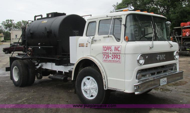image for item K5170 1985 Ford C800 tank truck