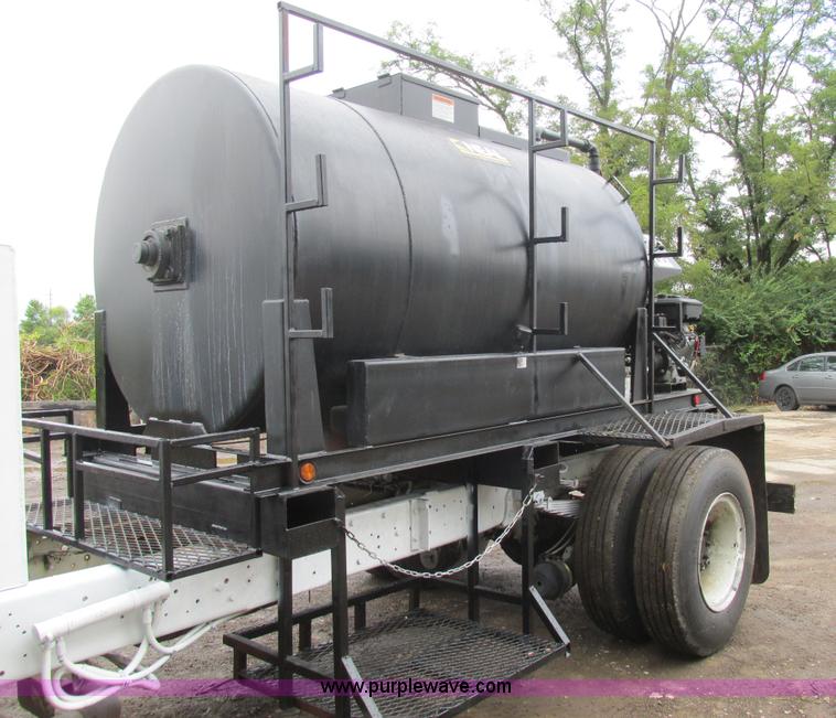 image for item K5170 1985 Ford C800 tank truck