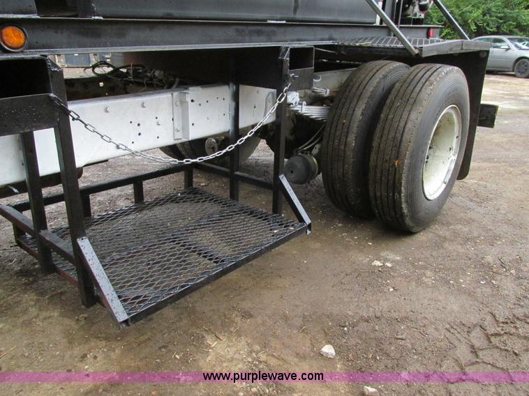 image for item K5170 1985 Ford C800 tank truck