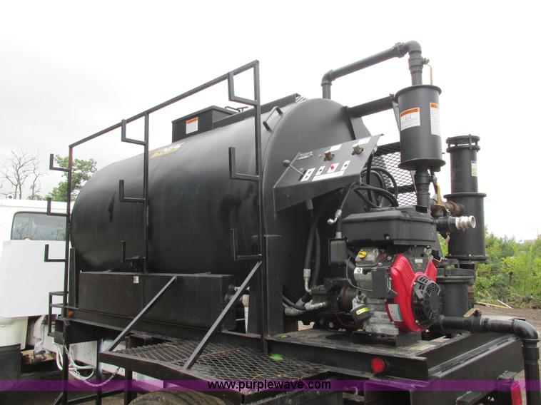 image for item K5170 1985 Ford C800 tank truck