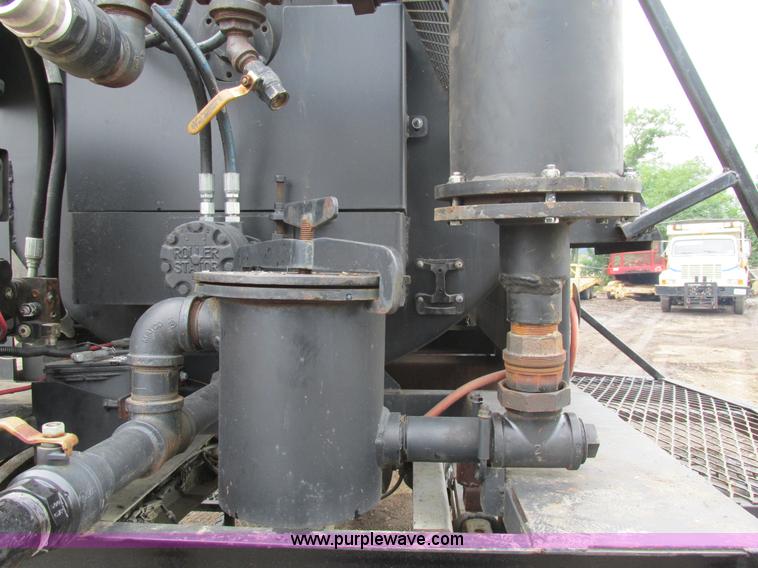 image for item K5170 1985 Ford C800 tank truck