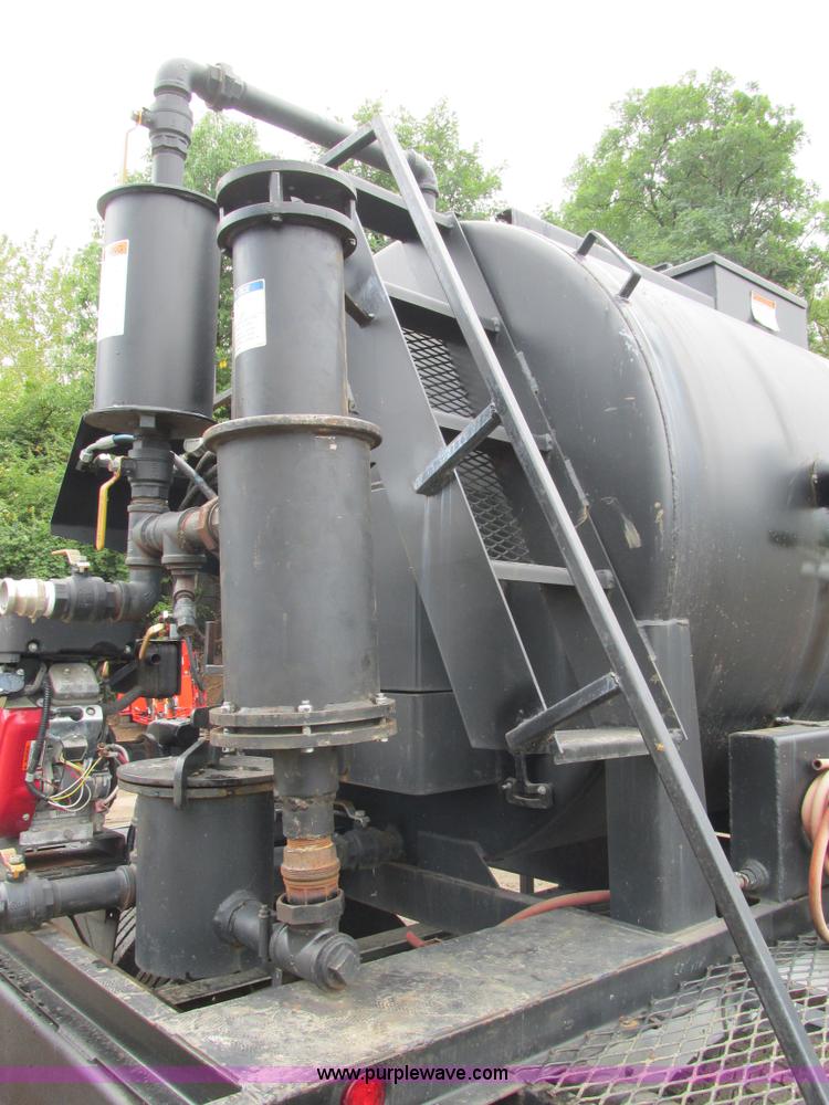 image for item K5170 1985 Ford C800 tank truck