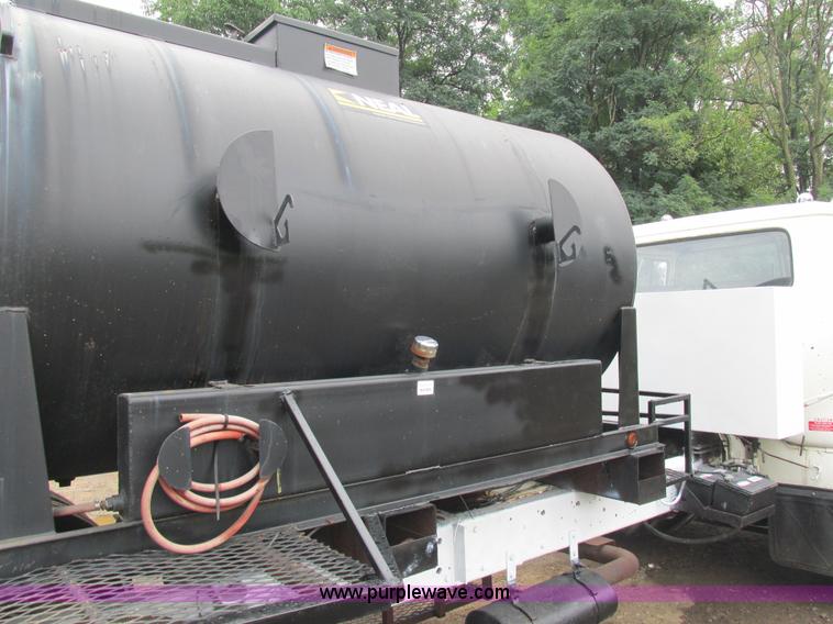 image for item K5170 1985 Ford C800 tank truck