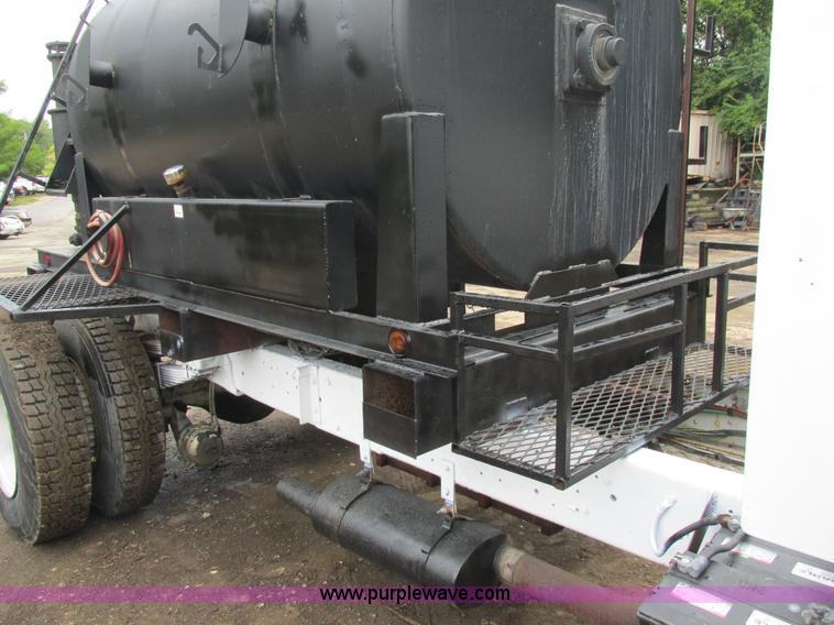 image for item K5170 1985 Ford C800 tank truck