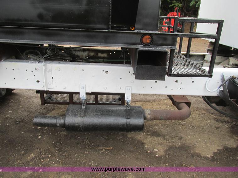 image for item K5170 1985 Ford C800 tank truck