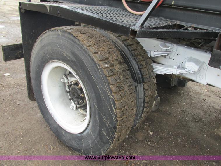 image for item K5170 1985 Ford C800 tank truck