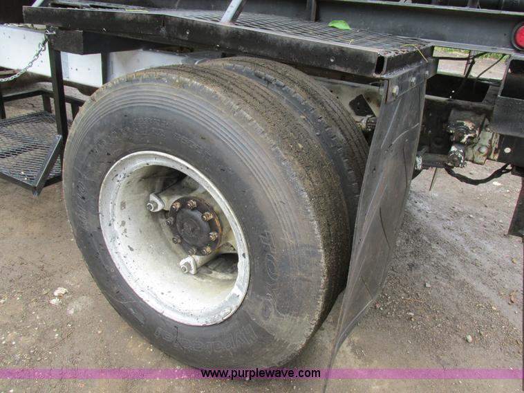 image for item K5170 1985 Ford C800 tank truck